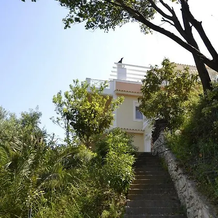 Lagada Vila *